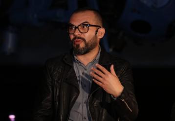 Alejandro Franco, periodista musical de W Radio y creador del Warp, Centro de información musical de México. Foto: Sandro Sánchez - RTVC Sistema de Medios Públicos.